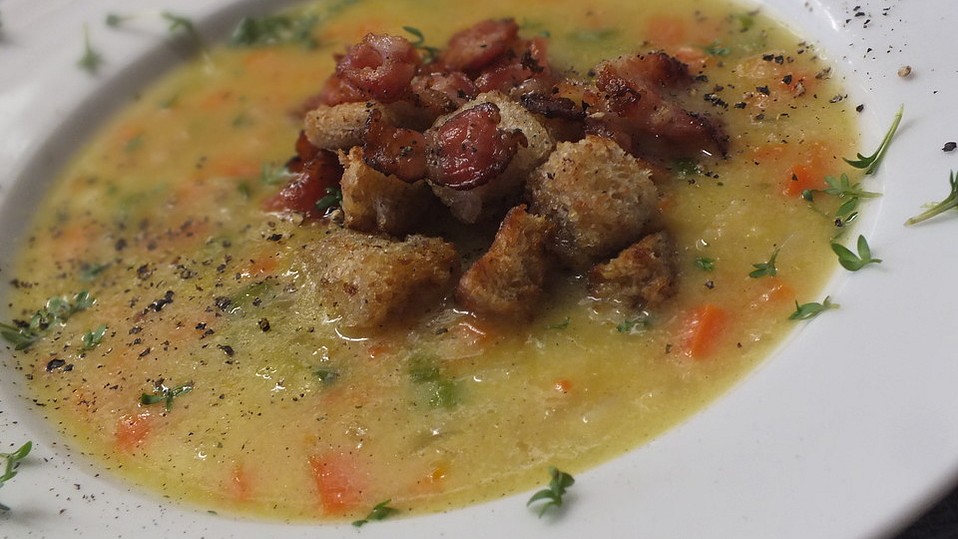 Gebrannte Grießsuppe mit Gemüse, Röstbrotwürfeln und Speck von Estrella1 Gebrannte Grießsuppe mit Gemüse, Röstbrotwürfeln und Speck von Estrella1