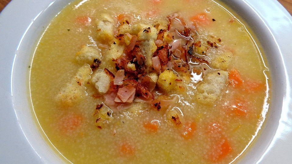 Gebrannte Grießsuppe mit Gemüse, Röstbrotwürfeln und Speck von Estrella1 Gebrannte Grießsuppe mit Gemüse, Röstbrotwürfeln und Speck von Estrella1