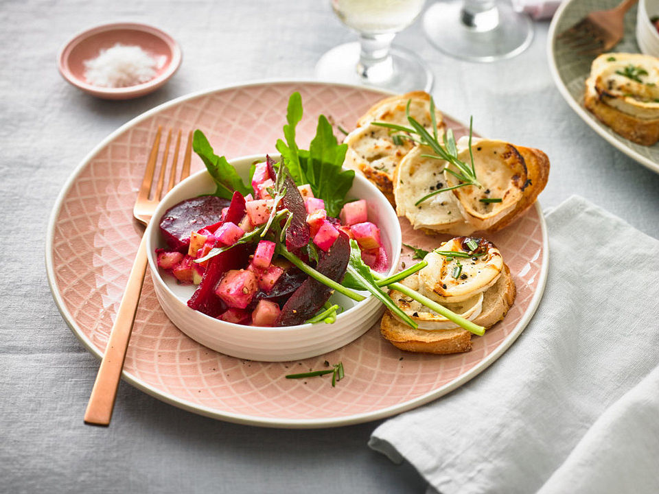 Rote Bete-Apfel-Salat mit Ziegenkäse-Crostini von Chefkoch-Video| Chefkoch