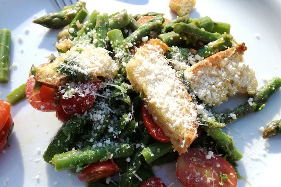 Spargel-Brotsalat