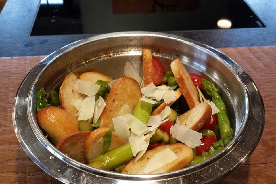 Spargel-Brotsalat