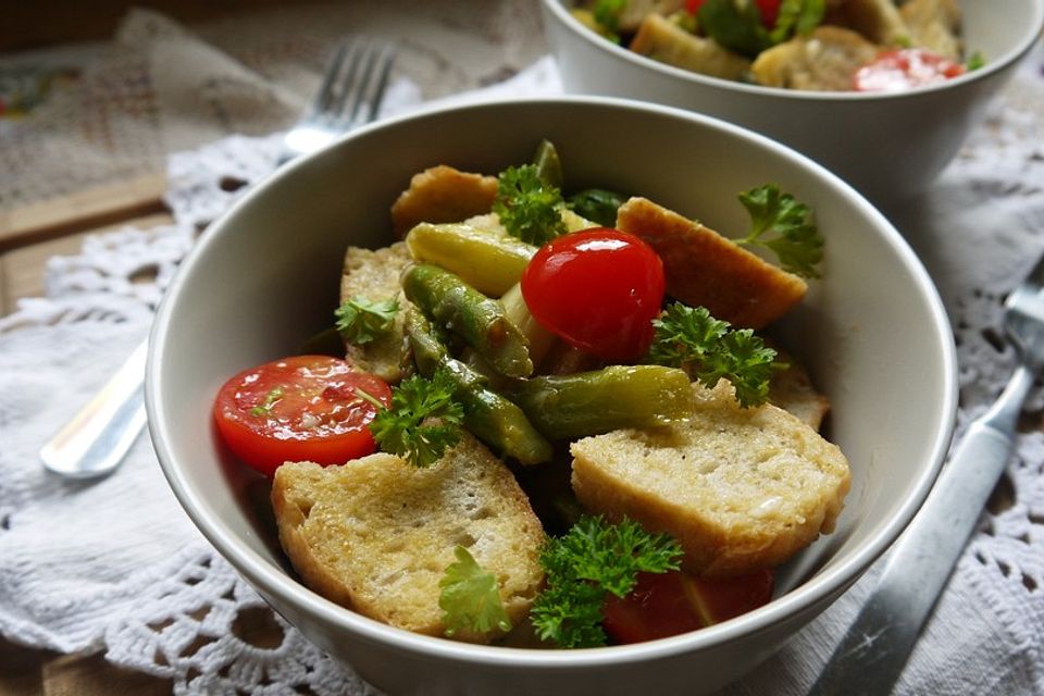 Spargel-Brotsalat