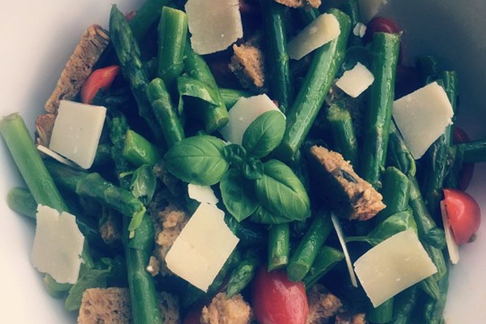 Spargel-Brotsalat