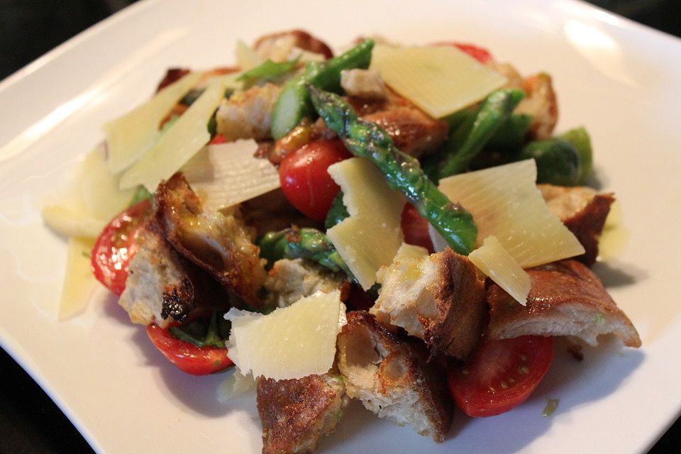 Spargel-Brotsalat