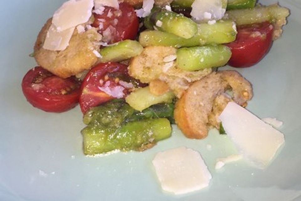 Spargel-Brotsalat