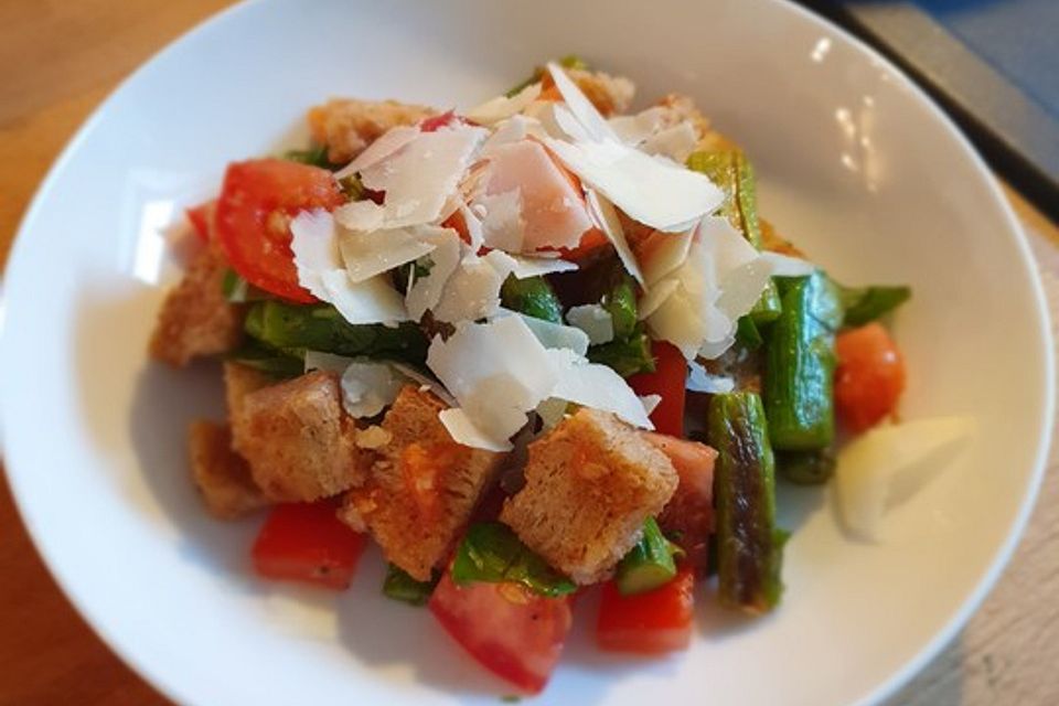 Spargel-Brotsalat