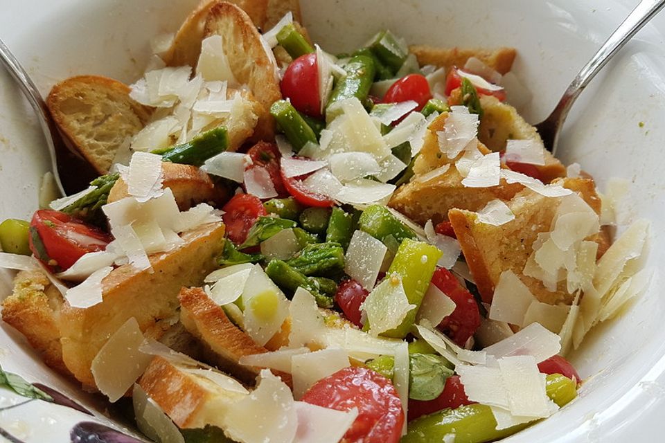 Spargel-Brotsalat