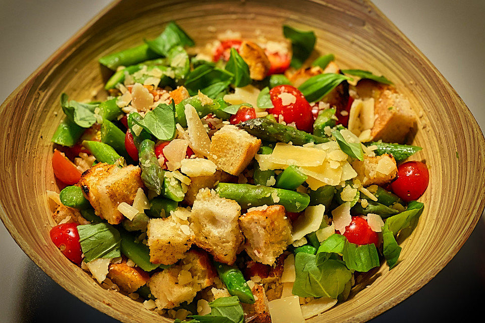 Spargel-Brotsalat