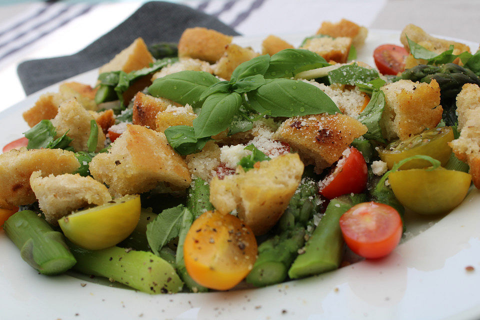 Spargel-Brotsalat