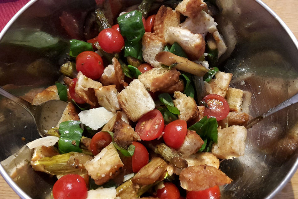 Spargel-Brotsalat