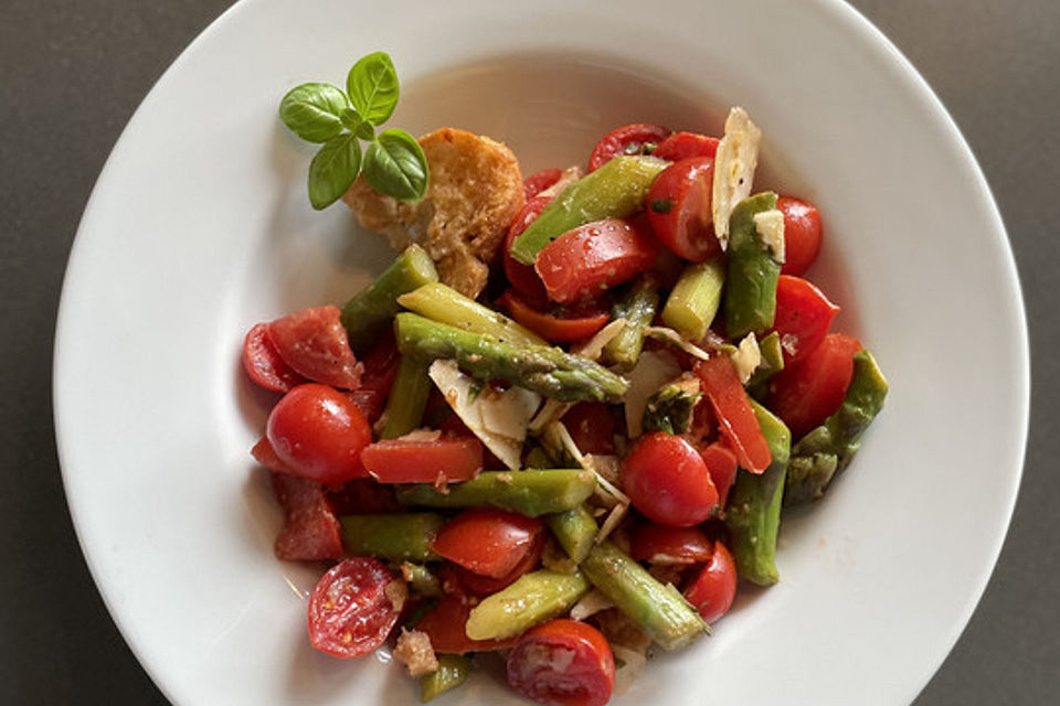 Spargel-Brotsalat