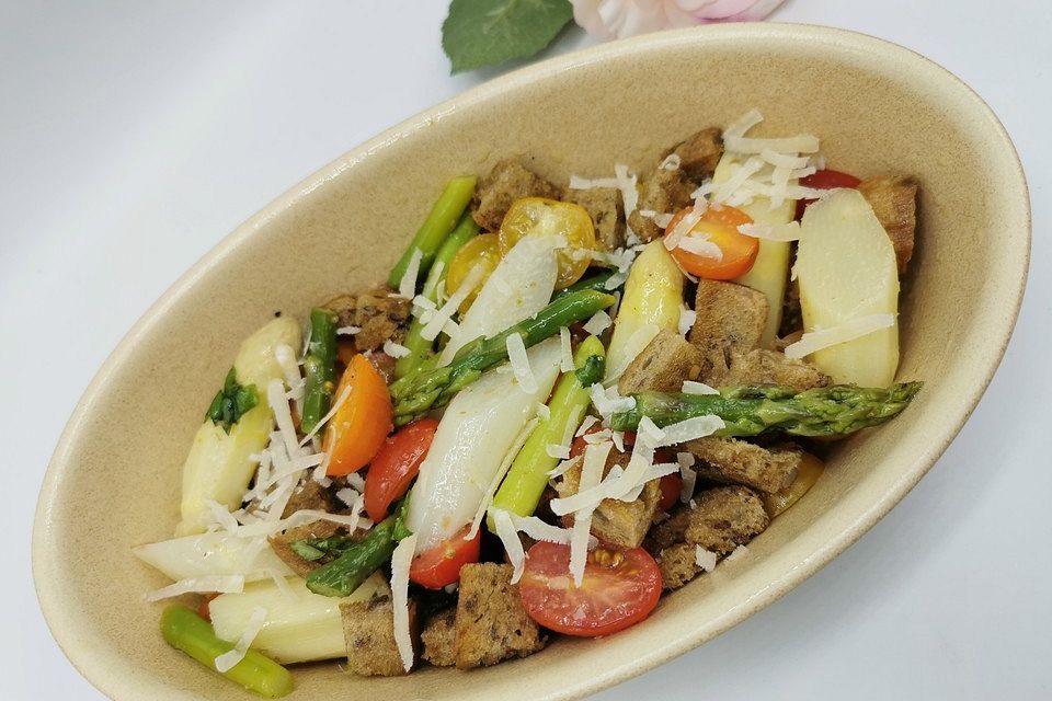Spargel-Brotsalat