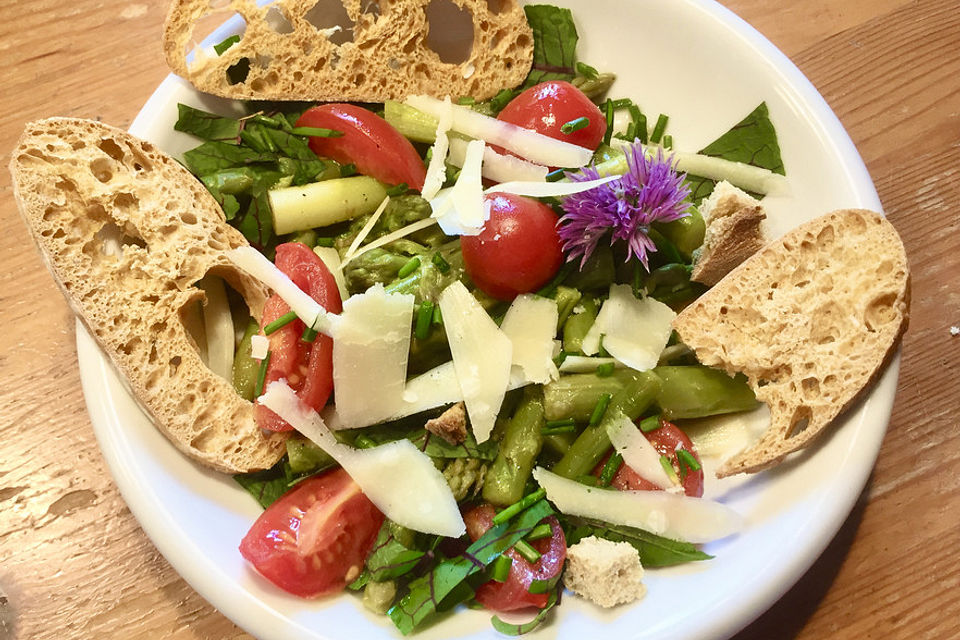 Spargel-Brotsalat