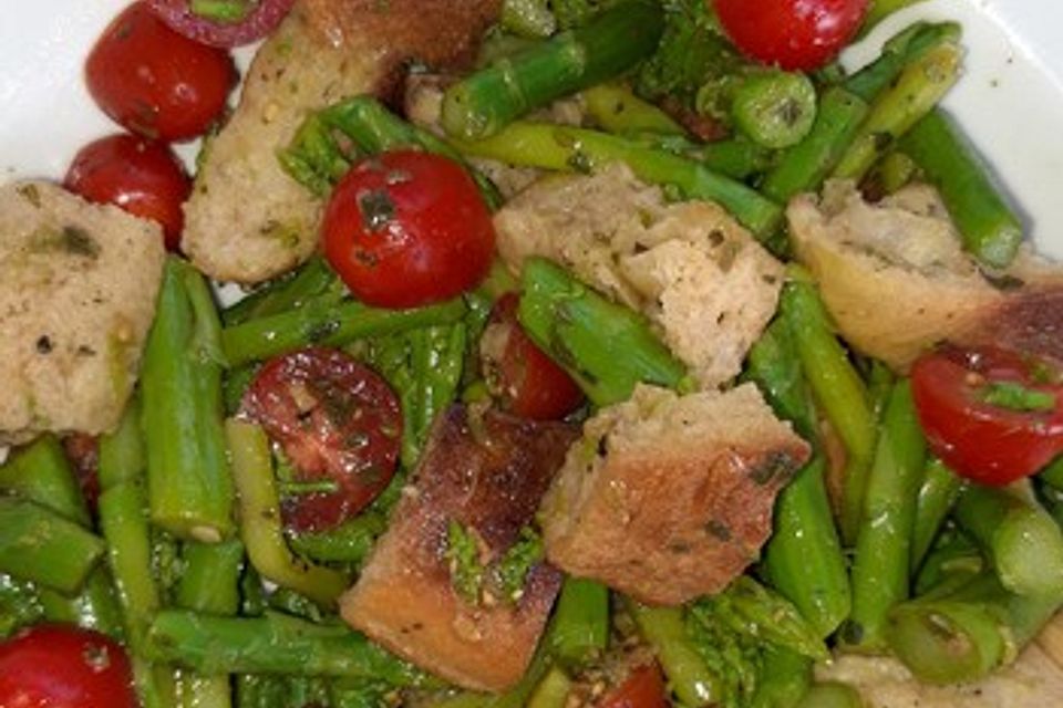 Spargel-Brotsalat