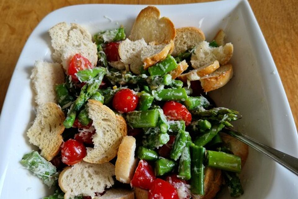 Spargel-Brotsalat
