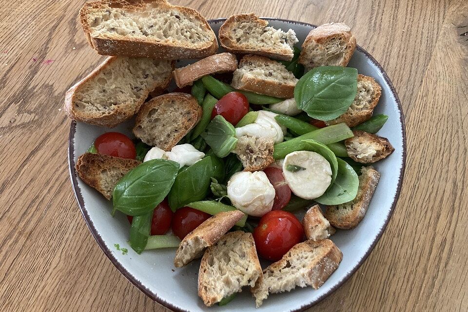 Spargel-Brotsalat