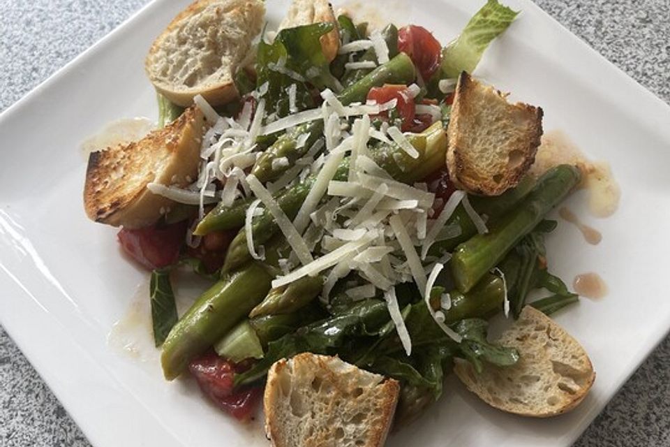 Spargel-Brotsalat