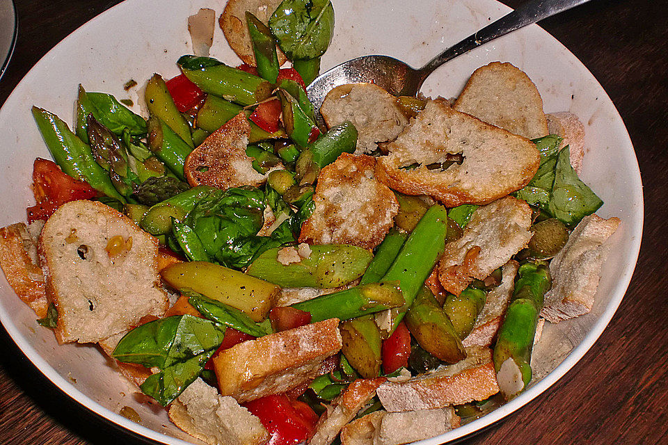 Spargel-Brotsalat