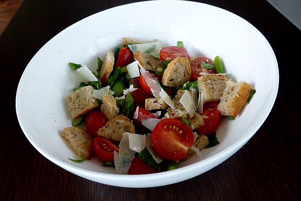Spargel-Brotsalat