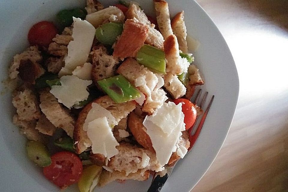 Spargel-Brotsalat