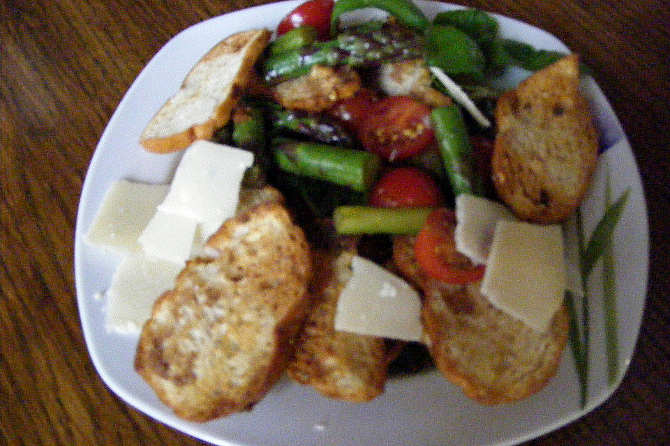 Spargel-Brotsalat
