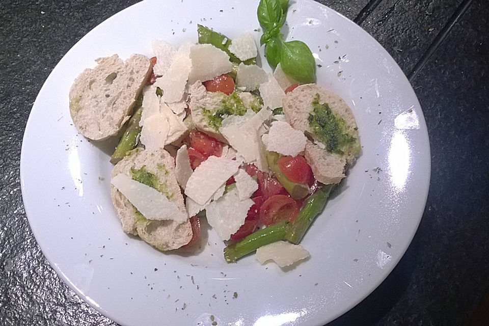 Spargel-Brotsalat