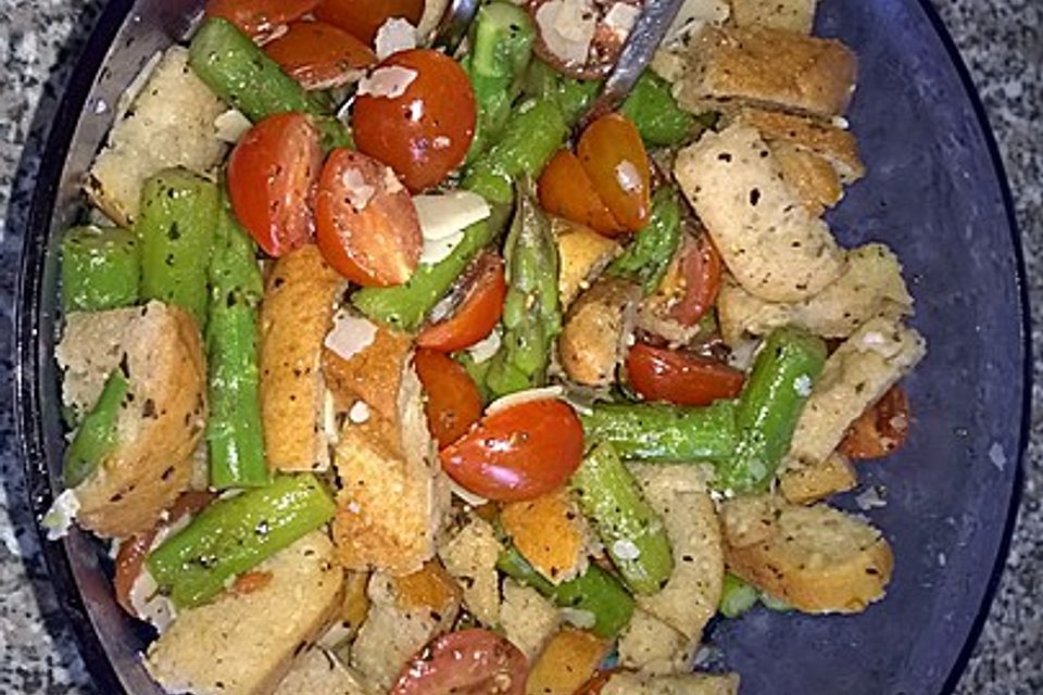 Spargel-Brotsalat