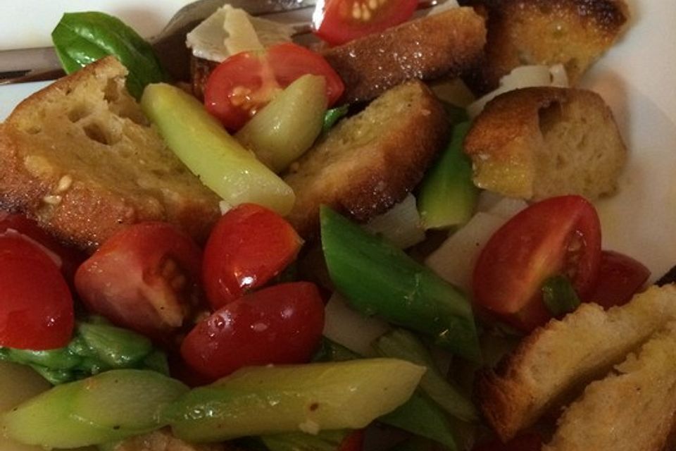 Spargel-Brotsalat