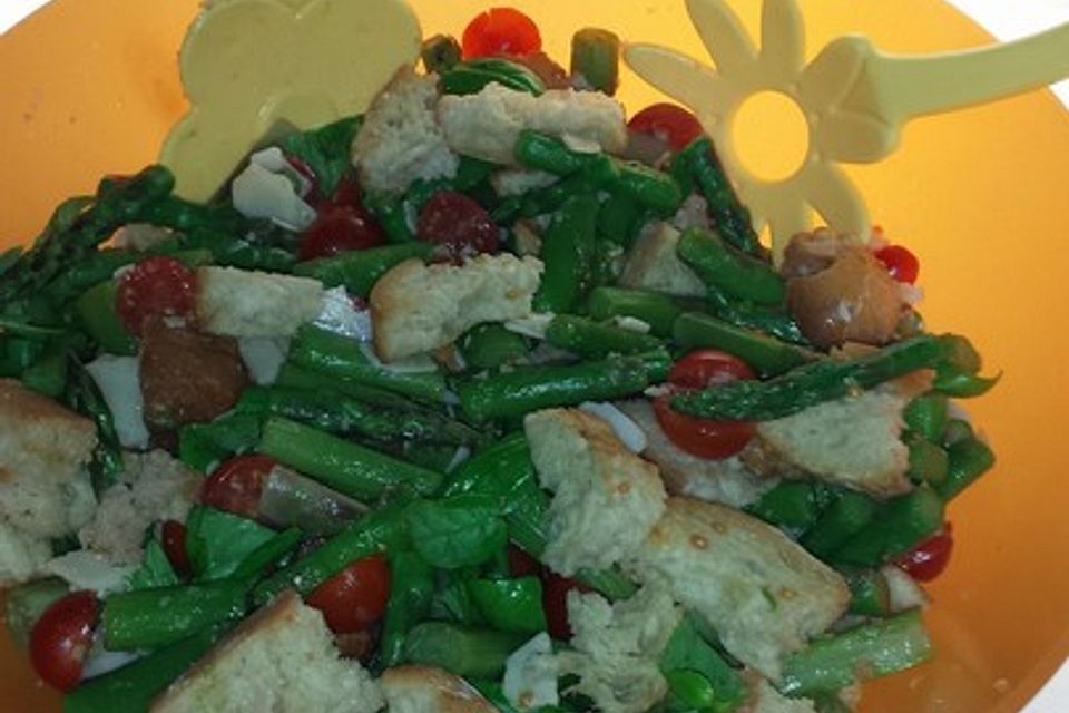 Spargel-Brotsalat