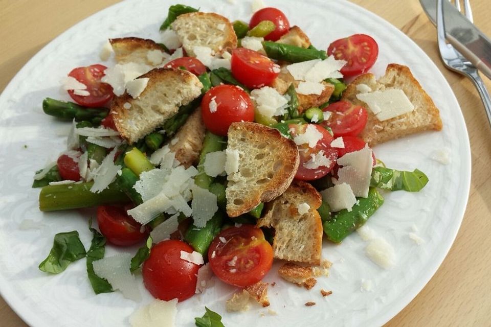 Spargel-Brotsalat