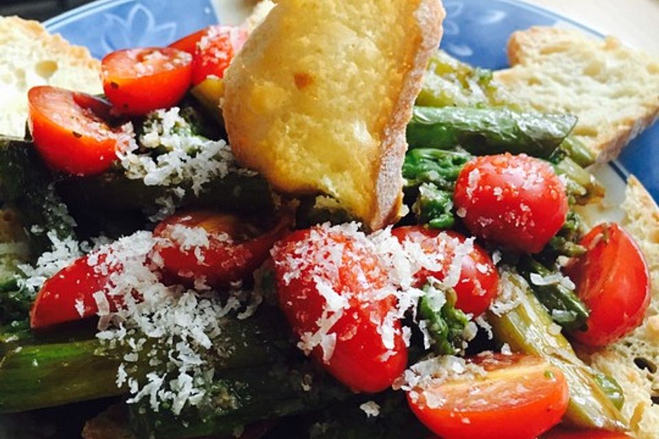 Spargel-Brotsalat