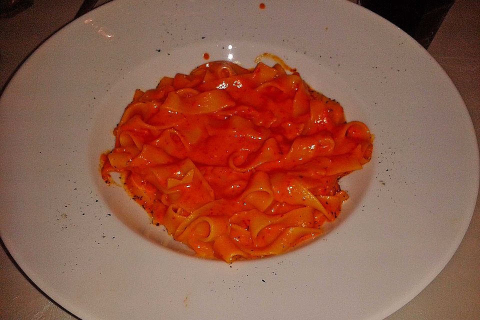 Fettuccine mit Paprikasauce