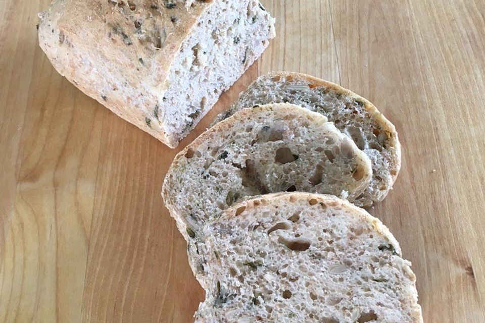 Dinkel-Bärlauchbrot mit Sonnenblumenkernen