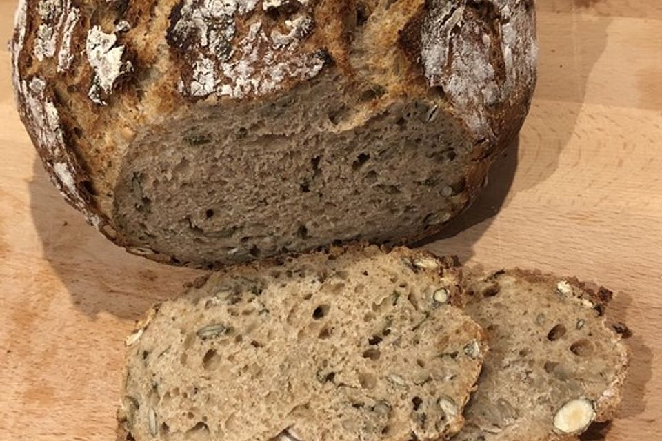 Dinkel-Bärlauchbrot mit Sonnenblumenkernen