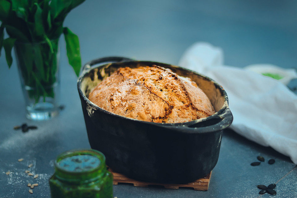 Dinkel-Bärlauchbrot mit Sonnenblumenkernen