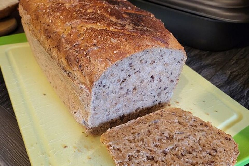 Dinkel-Bärlauchbrot mit Sonnenblumenkernen