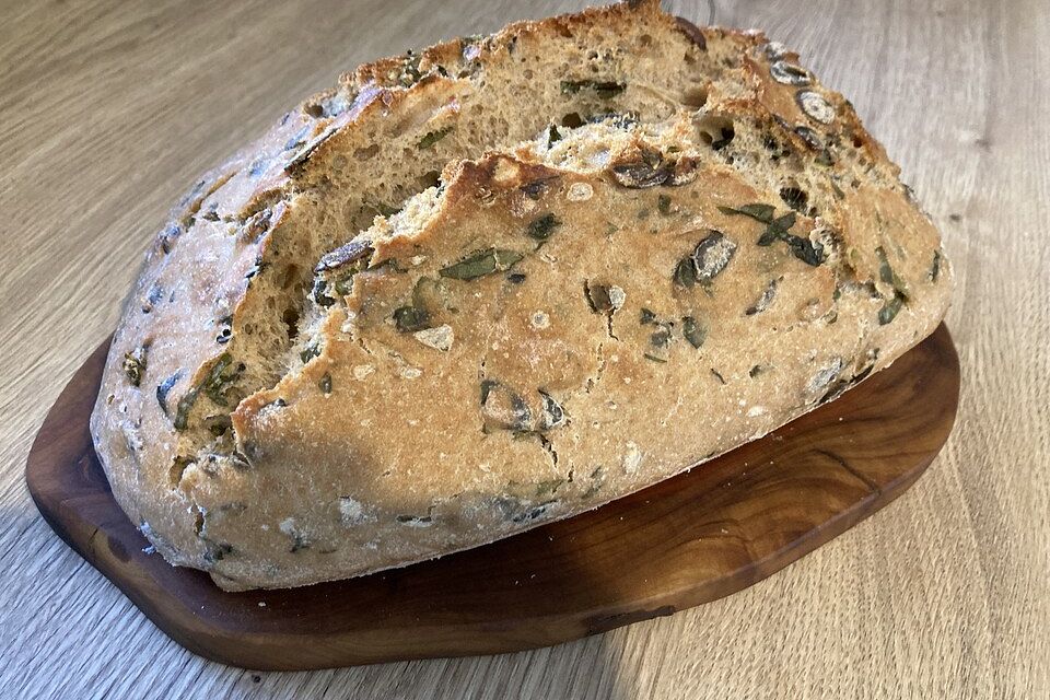 Dinkel-Bärlauchbrot mit Sonnenblumenkernen