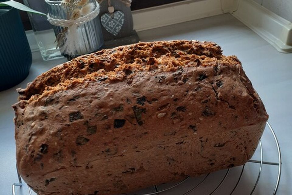 Dinkel-Bärlauchbrot mit Sonnenblumenkernen