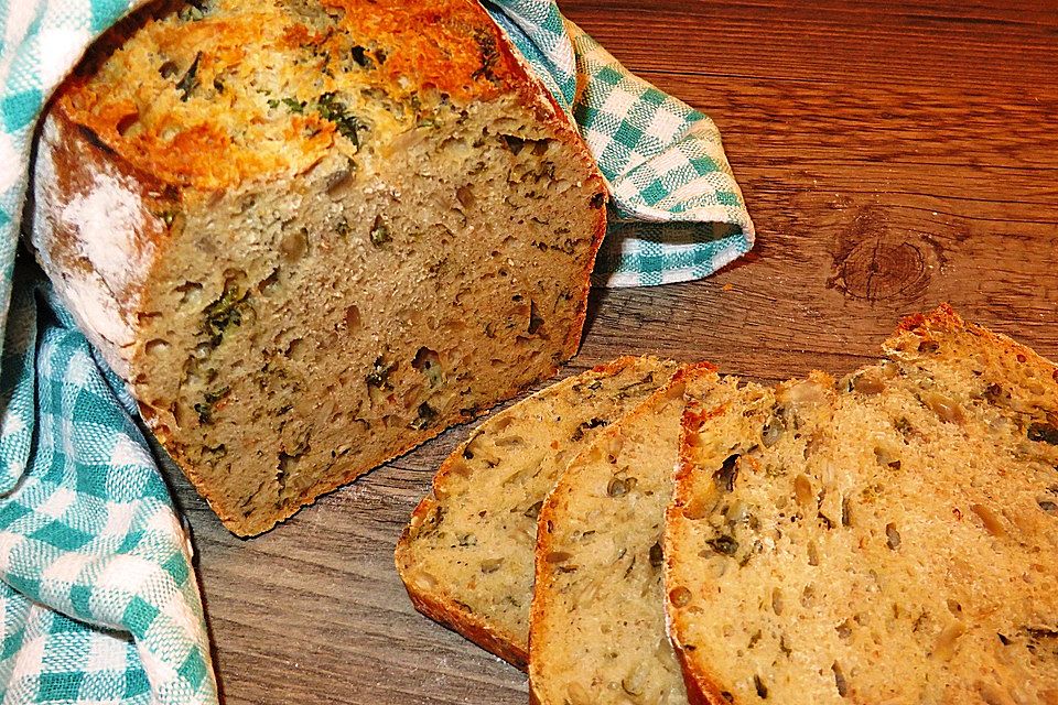 Dinkel-Bärlauchbrot mit Sonnenblumenkernen