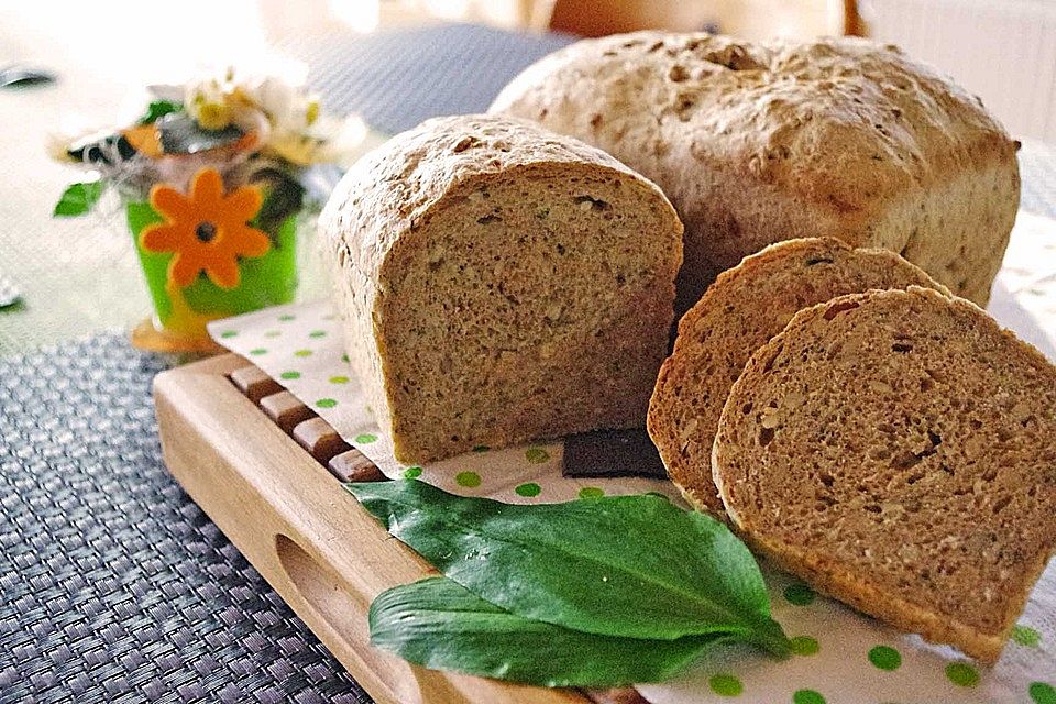 Dinkel-Bärlauchbrot mit Sonnenblumenkernen