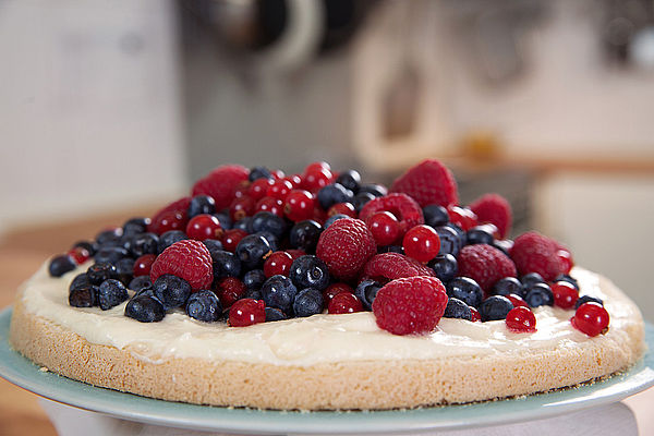 Biskuitkuchen mit Beeren von Chefkoch-Video | Chefkoch