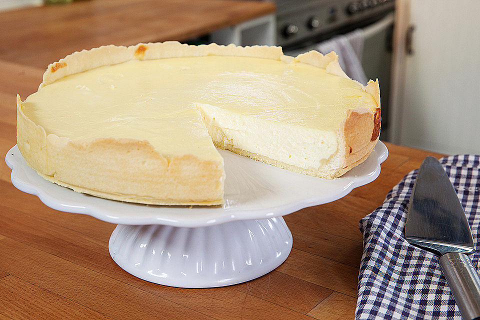 Käsekuchen mit Mürbeteigboden