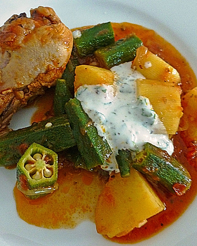 Türkischer Hühncheneintopf mit Okraschoten oder Zucchini