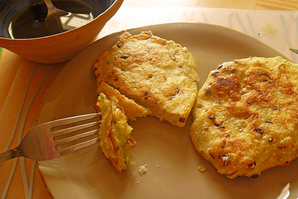 Herzhafte Lauchzwiebel-Pancakes mit Reismehl