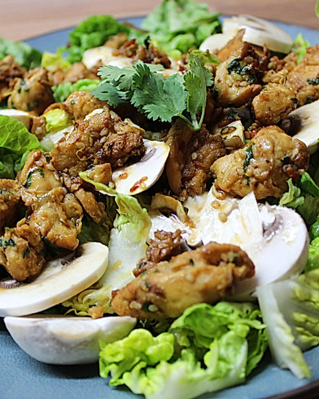 Romanasalat mit Hähnchenbrust auf asiatische Art