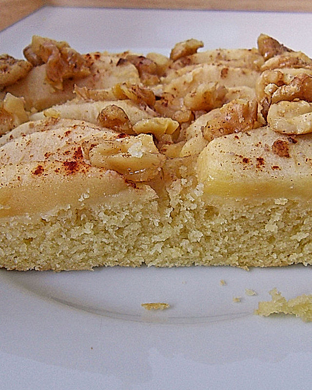Apfel-Walnuss-Kuchen mit Ahornsirup