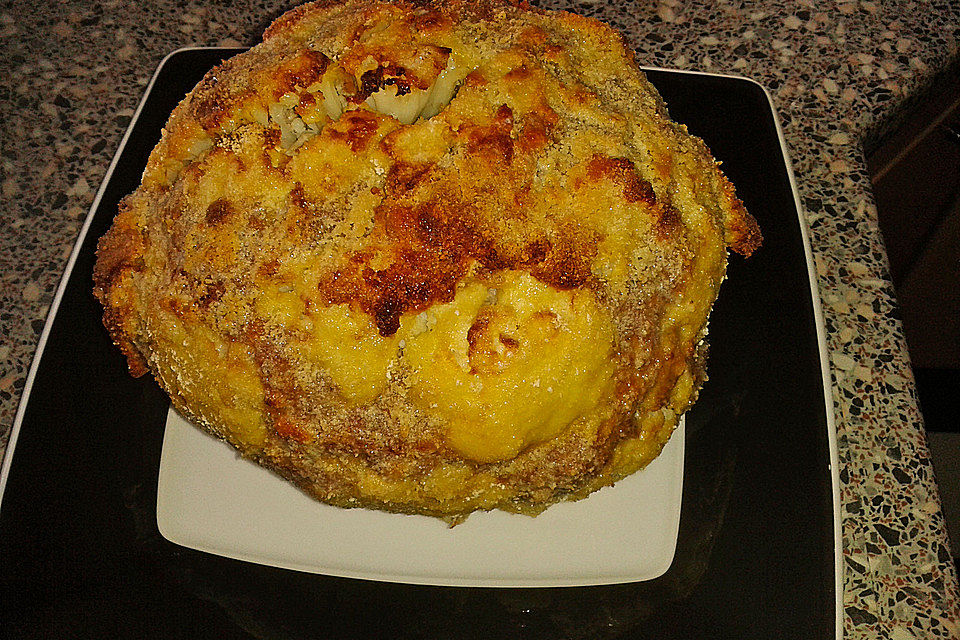 Gefüllter Blumenkohl mit Hackfleisch