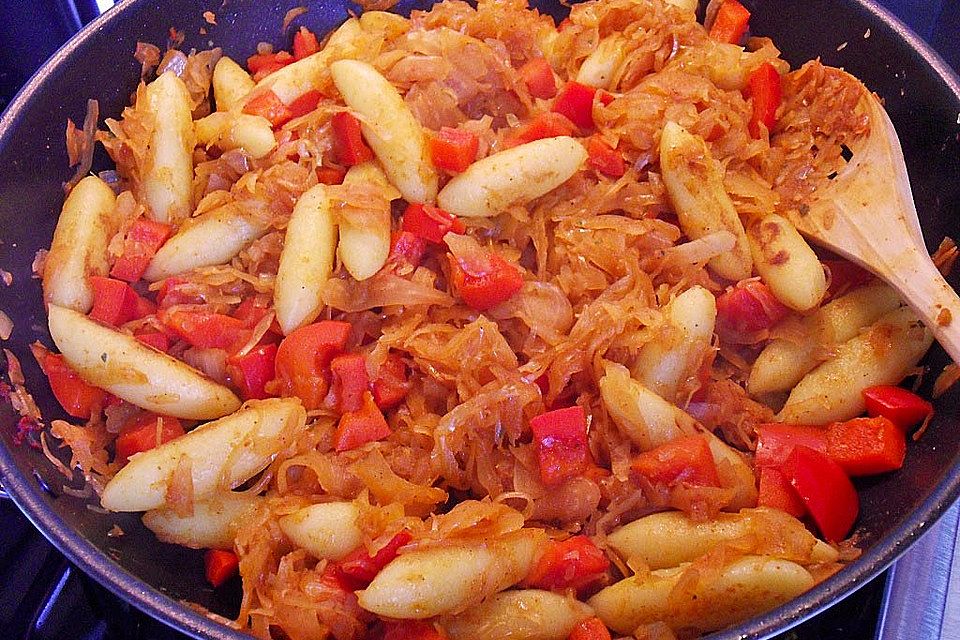 Schupfnudeln mit Sauerkraut und Paprika