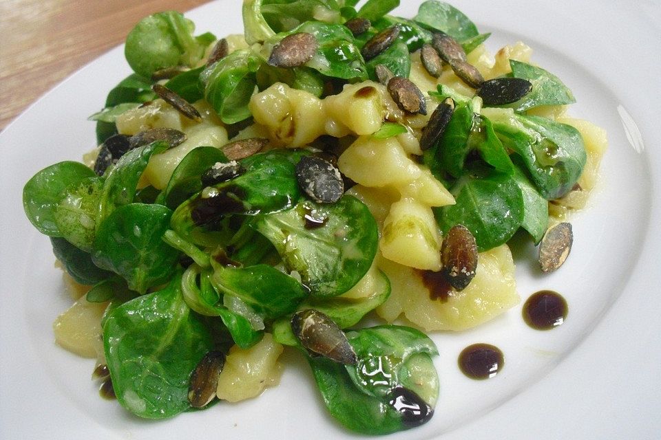 Kartoffelsalat mit Kürbiskernöl und Feldsalat