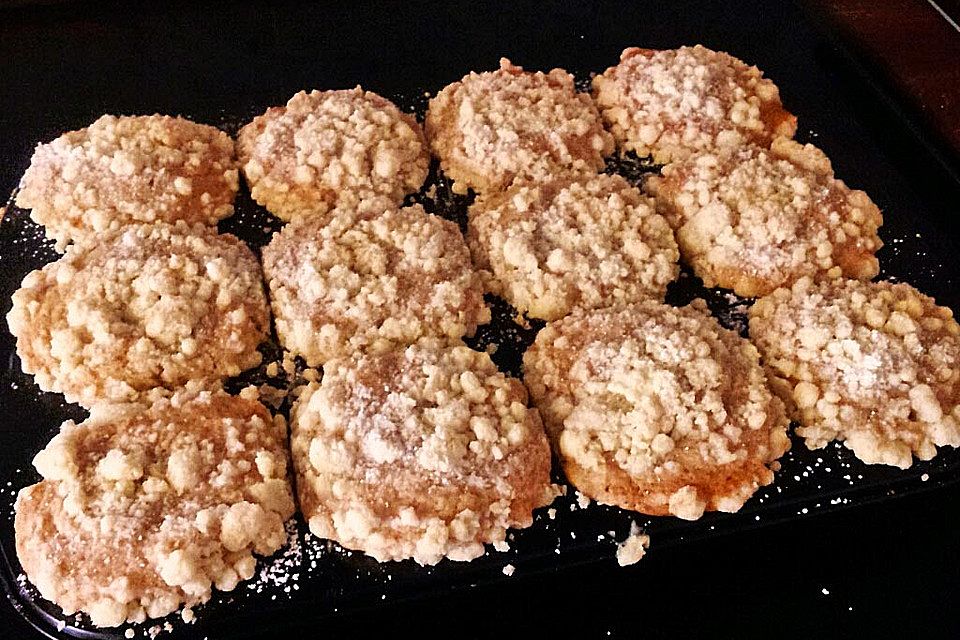 Apfel-Zimt-Muffins mit karamellisierten Streuseln